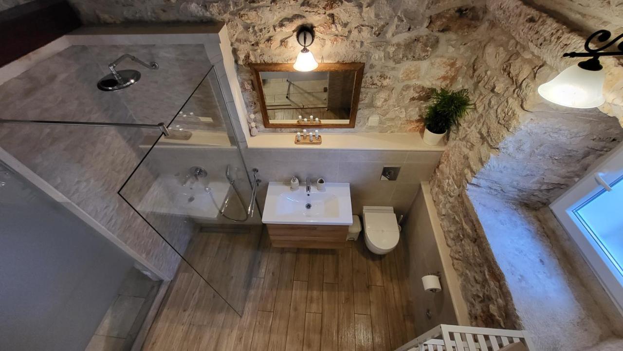 Stone House Apartments Didini Dvori Lumbarda Exterior foto