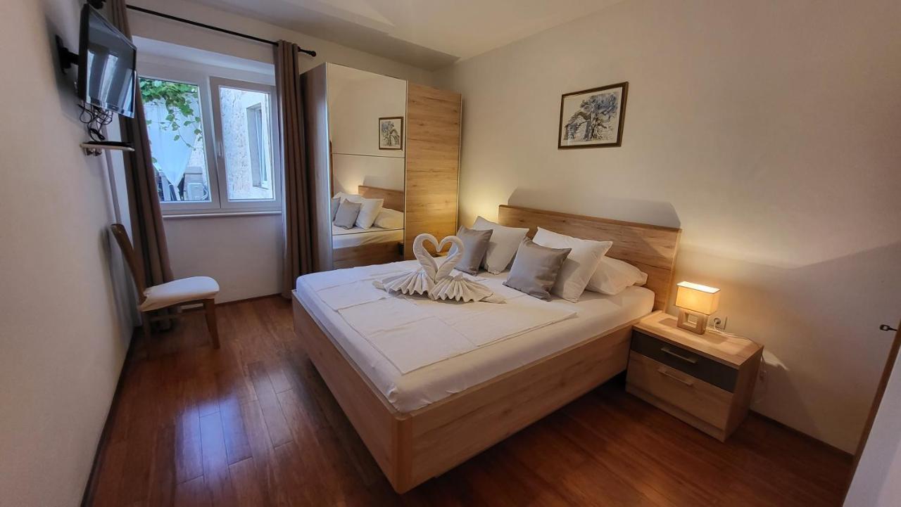 Stone House Apartments Didini Dvori Lumbarda Exterior foto