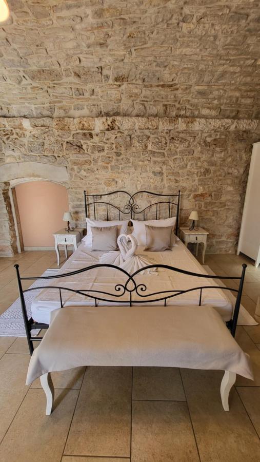 Stone House Apartments Didini Dvori Lumbarda Exterior foto