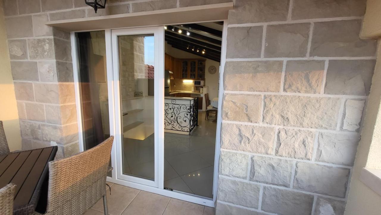 Stone House Apartments Didini Dvori Lumbarda Exterior foto