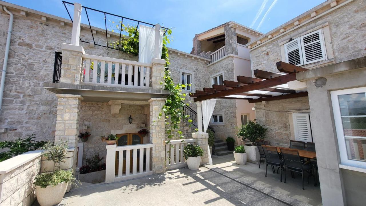 Stone House Apartments Didini Dvori Lumbarda Exterior foto
