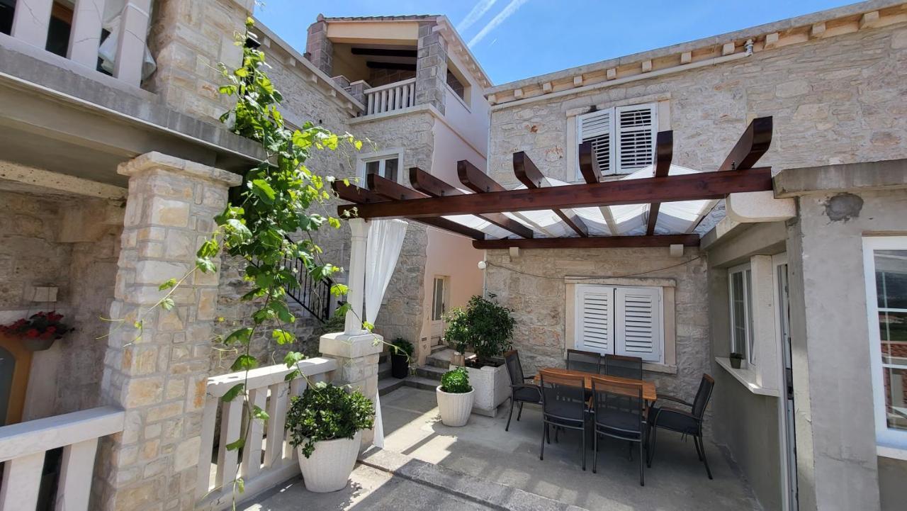 Stone House Apartments Didini Dvori Lumbarda Exterior foto