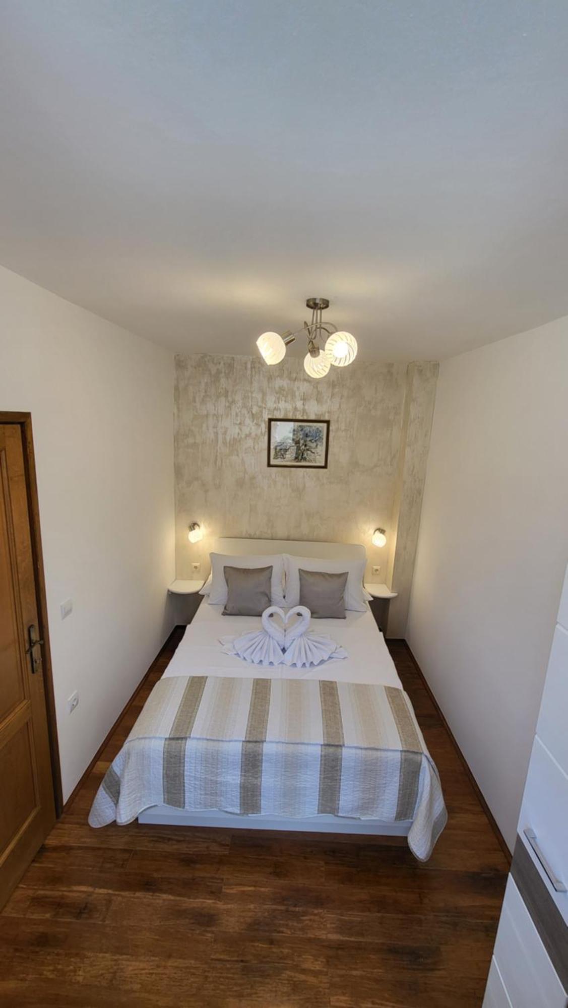 Stone House Apartments Didini Dvori Lumbarda Habitación foto