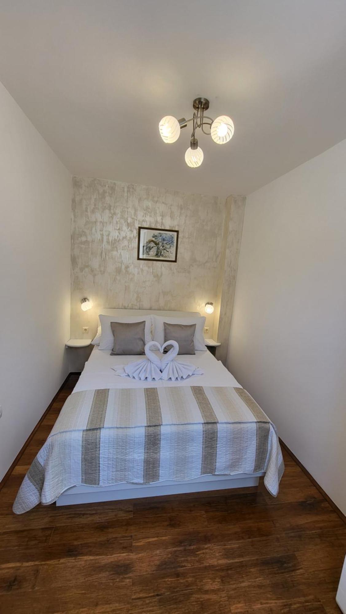 Stone House Apartments Didini Dvori Lumbarda Exterior foto