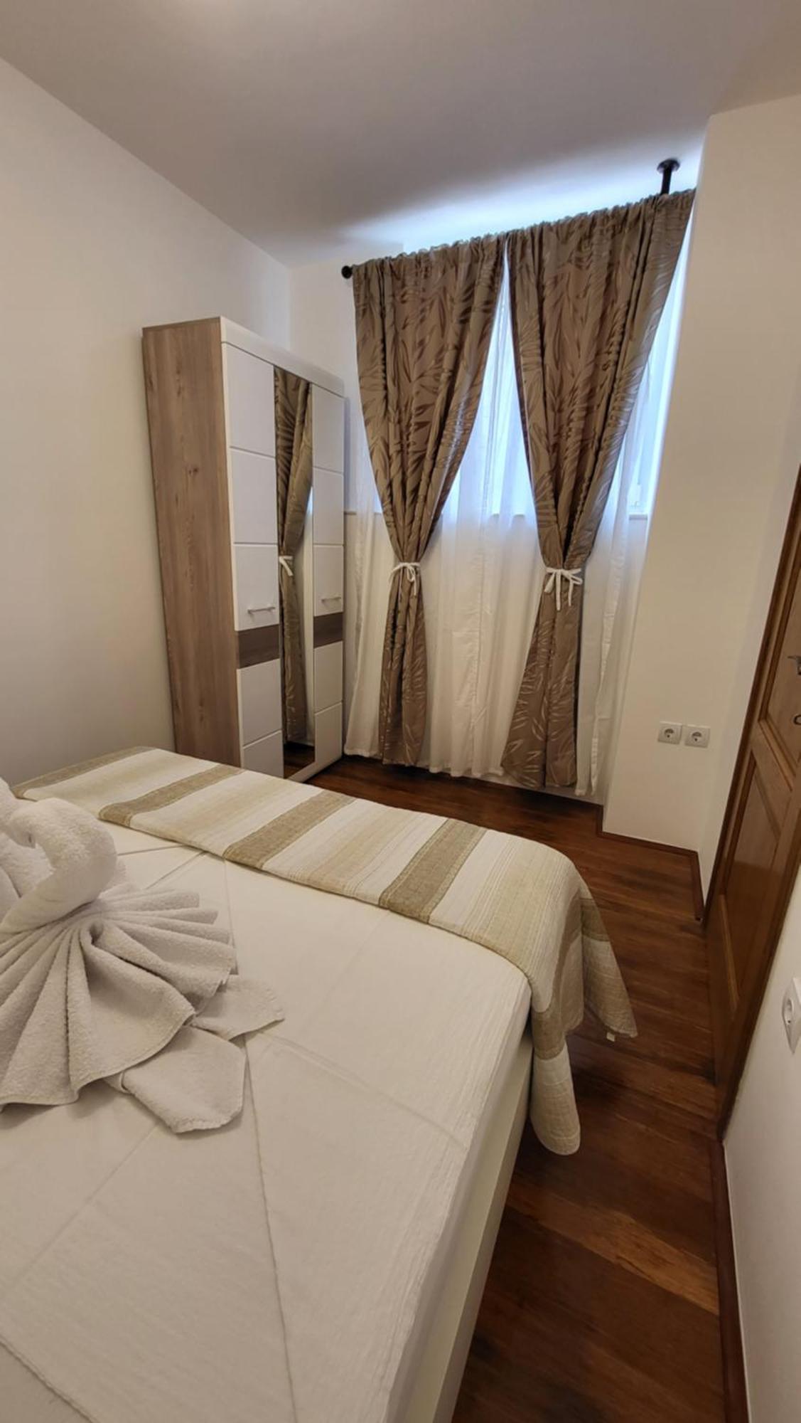 Stone House Apartments Didini Dvori Lumbarda Exterior foto